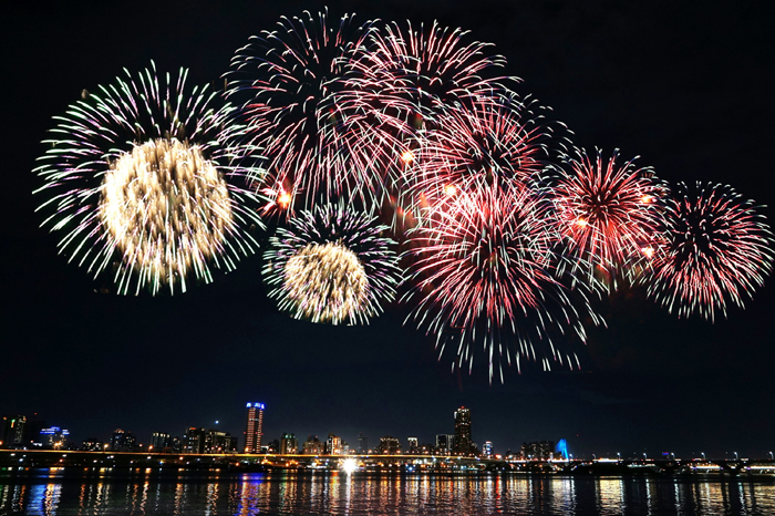 【萊沃醫(yī)療】除夕：萬家燈火辭舊歲，闔家團圓迎新年